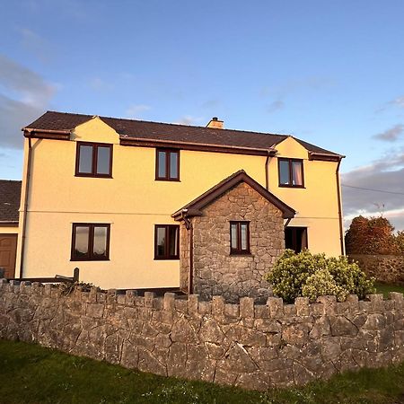 4 Bedroom Detached Farmhouse Mountain Views ビューマリス エクステリア 写真