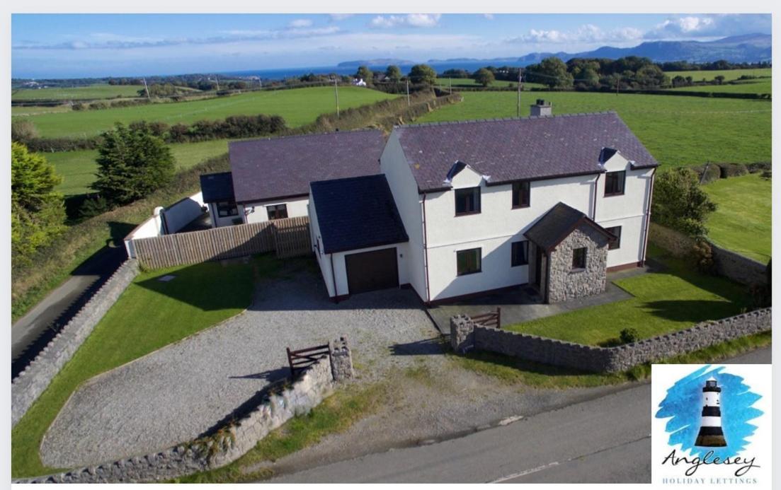 4 Bedroom Detached Farmhouse Mountain Views ビューマリス エクステリア 写真